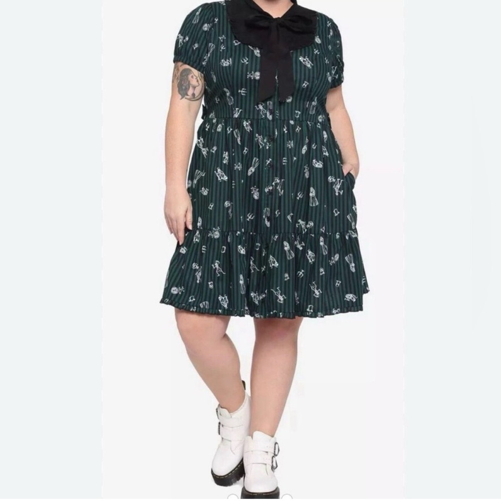Her Universe Haunted‎ Mansion print plus size 4 dress